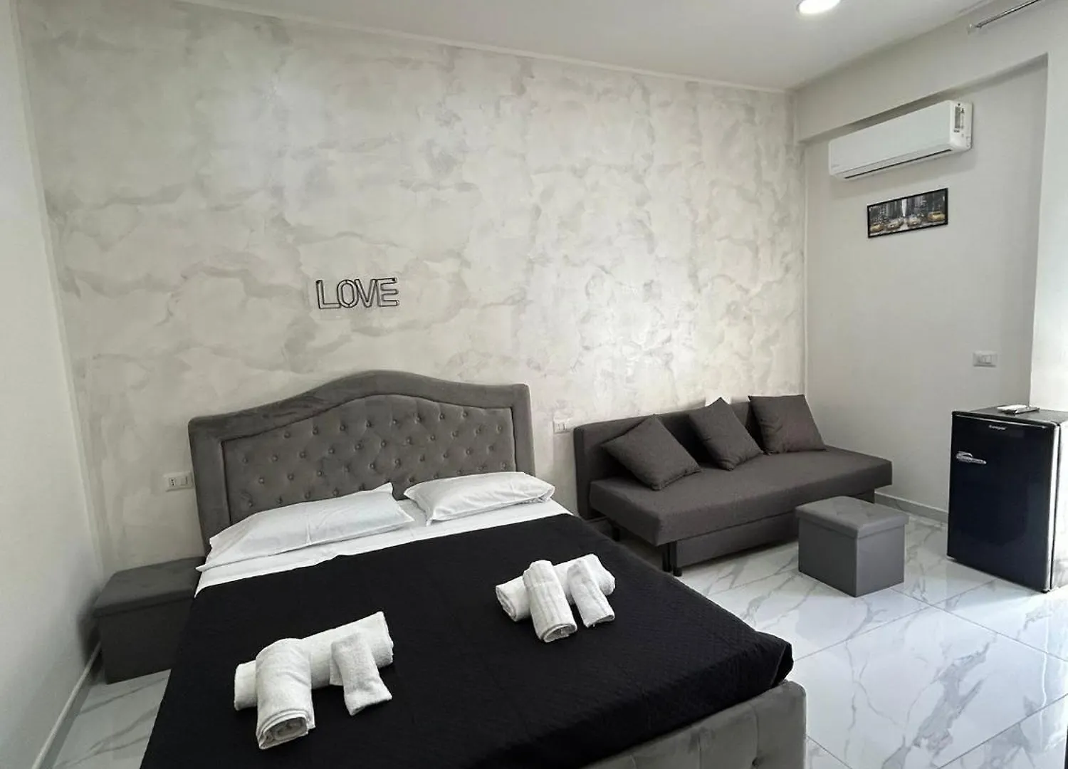Terrace Luxury Caracciolo Apartment Naples