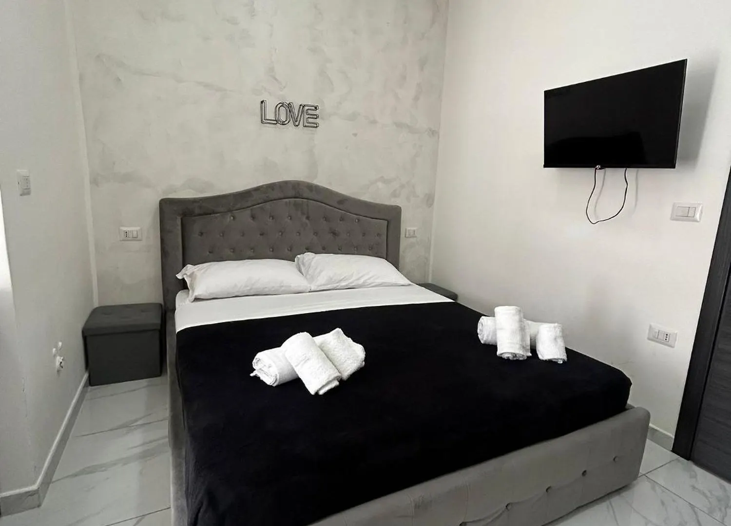 Terrace Luxury Caracciolo Apartment Naples 0*,  Italy